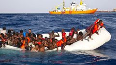 Lors-operation-sauvetage-migrants-large-Lampedusa-association-SOS-Mediterranee-18-avril-2016 0
