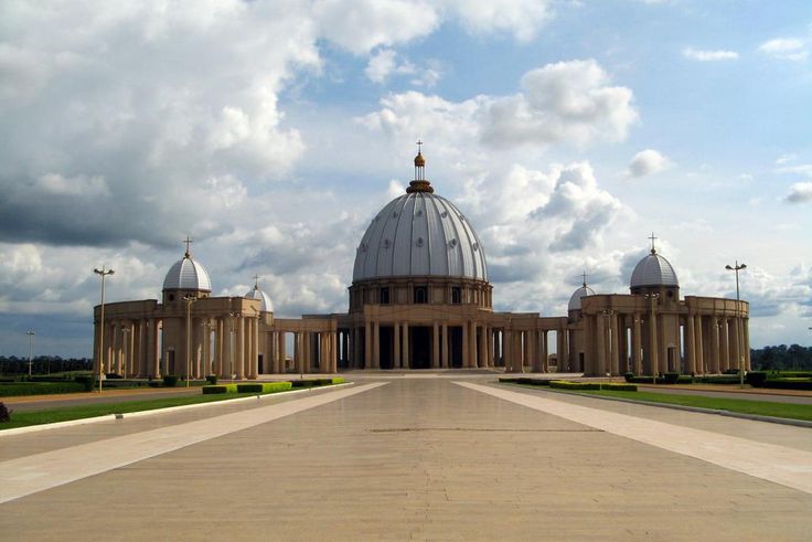 Basilique Notre-Dame de la Paix Yamoussoukro / Wiki Commons