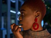 Des boucles d'oreilles pour rehausser la tenue