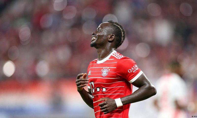 Sadio Mane scored a penalty for Bayern in their win against Mainz