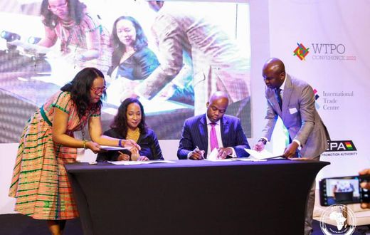 La ZLECAF, représenté par son Secrétaire Général lors de la signature de  partenariat avec le Centre du commerce international signent