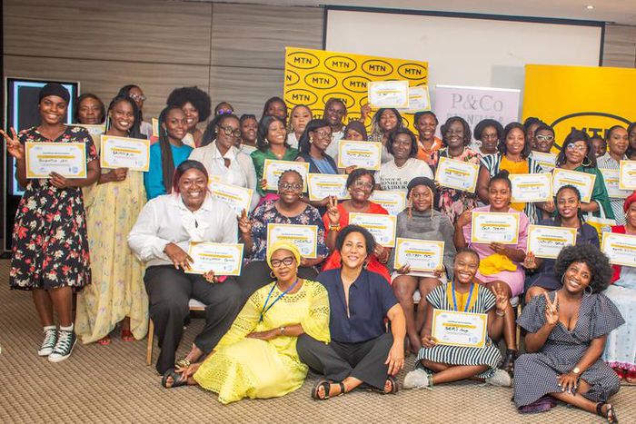 Les participantes avec leurs attestations