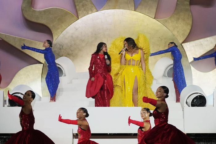 Beyonc and daughter Blue Ivy Carter perform on stage headlining the Grand Reveal of Dubais newest luxury hotel, Atlantis The Royal on January 21, 2023 in Dubai, United Arab Emirates.Kevin Mazur/Getty Images for Atlantis The Royal
