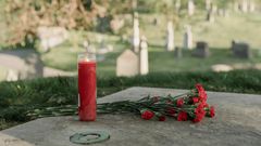 Gerbe de fleurs sur une tombe/RODNAE Productions/Pexels