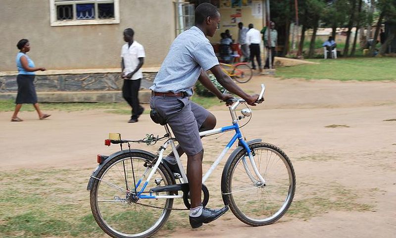 african-uganda-bicycle-riding-preview
