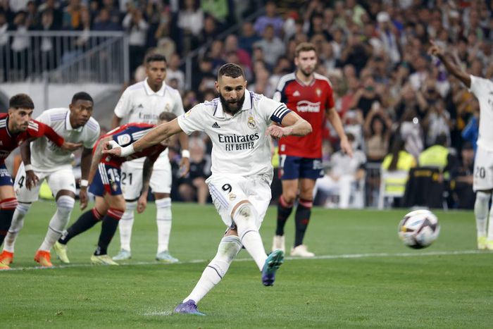 Benzema ushers Barcelona top of La Liga after missed penalty in Real Madrid's 1-1 draw against Osasuna