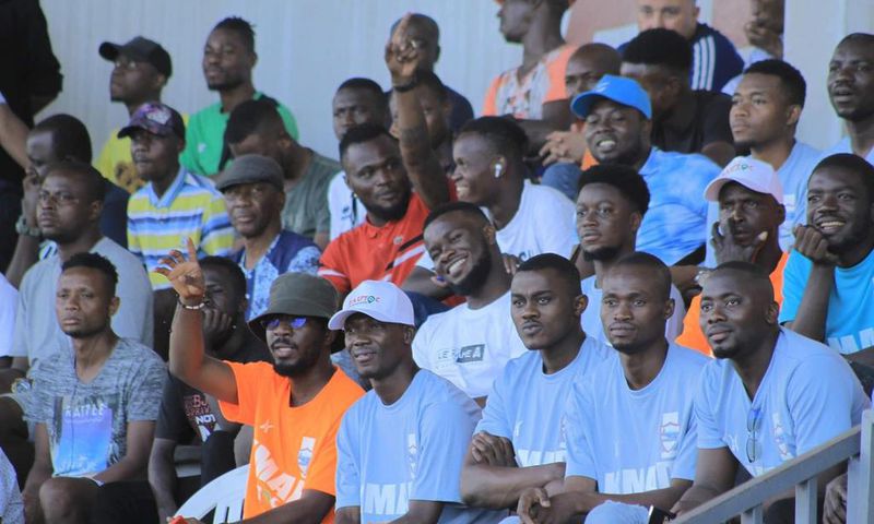Des supporters de Lys Sassandra