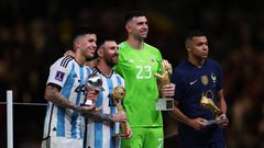 Emiliano Martinez (centre) was awarded with the goalkeeper of the tournament