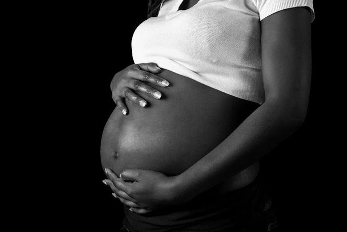 Femme enceinte / Ayana Webzine