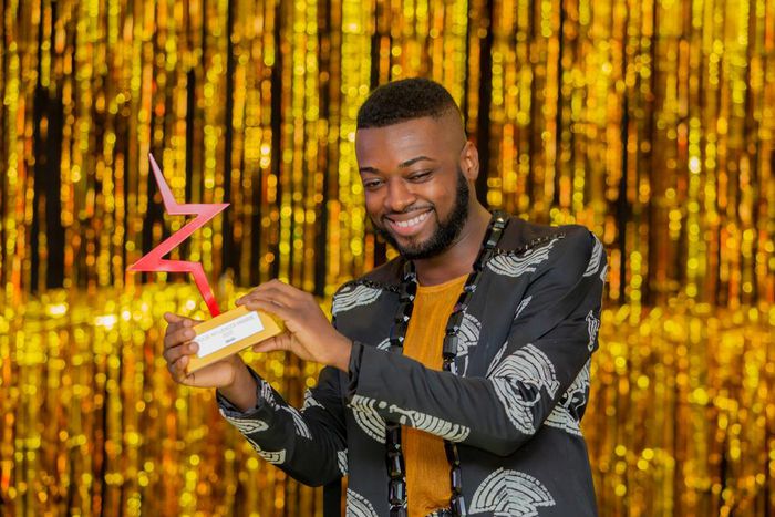 Kevine Obin reçoit le prix de la personnalité des médias de l'année aux Pulse Influencer Awards 2023