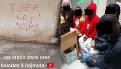 À gauche, un graffiti appelant à la violence contre les Noirs. À droite, une famille de Subsahariens arrêtés et emmenés au commissariat en banlieue de Tunis. © Observateurs