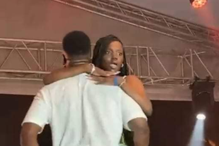 Tayc et une fan- Concert Août 2022