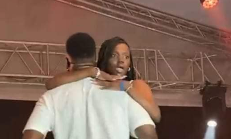 Tayc et une fan- Concert Août 2022