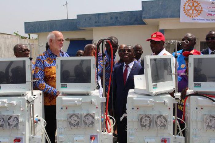 Des générateurs d'hémodialyse offerts par le Rotary