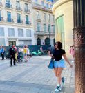 Emma Lohoues dans les rues de Paris avec sa chaussure Philip Plein