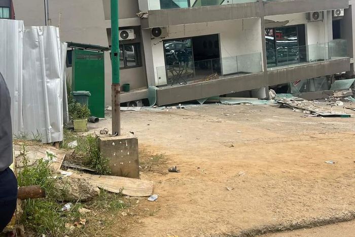 Effondrement d'un Immeuble à la riviera : le ministère situe les responsabilités et annonce des poursuites judiciaires