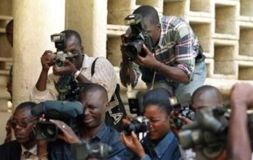 Des journalistes en reportage