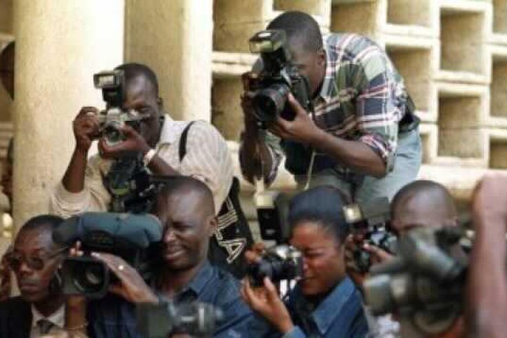 Des journalistes en reportage