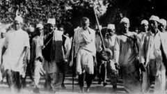Mahatma Gandhi pendant la marche du sel