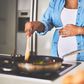 femme enceinte qui cuisine