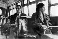 Rosa Parks dans un bus de Montgomery en 1955.