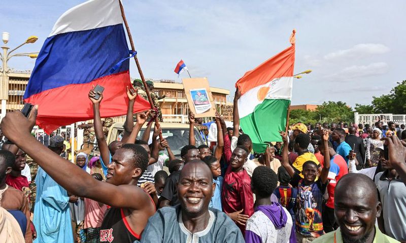 Des milliers de partisans du coup d'État militaire au Niger se sont réunis à Niamey