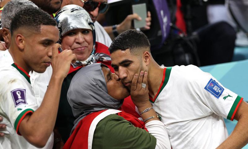 Hakimi et sa mère Sadia Mouh