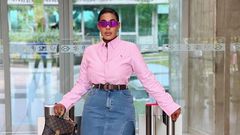 Emmanuelle Keita dans jupe pantalon en jean