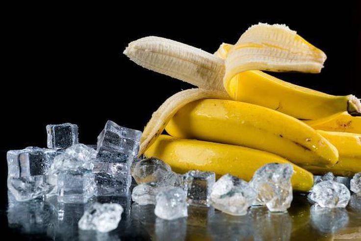 Une banane et des glaçons