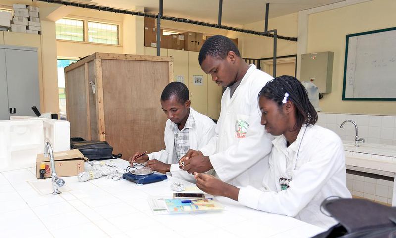 Des étudiants de l'enseignement technique