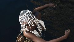Bijou en cauris de Lafalaise Dion /Brandon Mphela