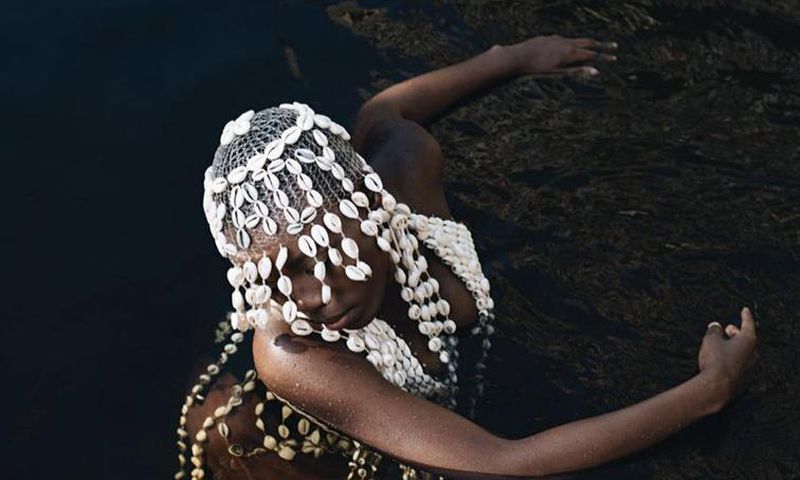 Bijou en cauris de Lafalaise Dion /Brandon Mphela