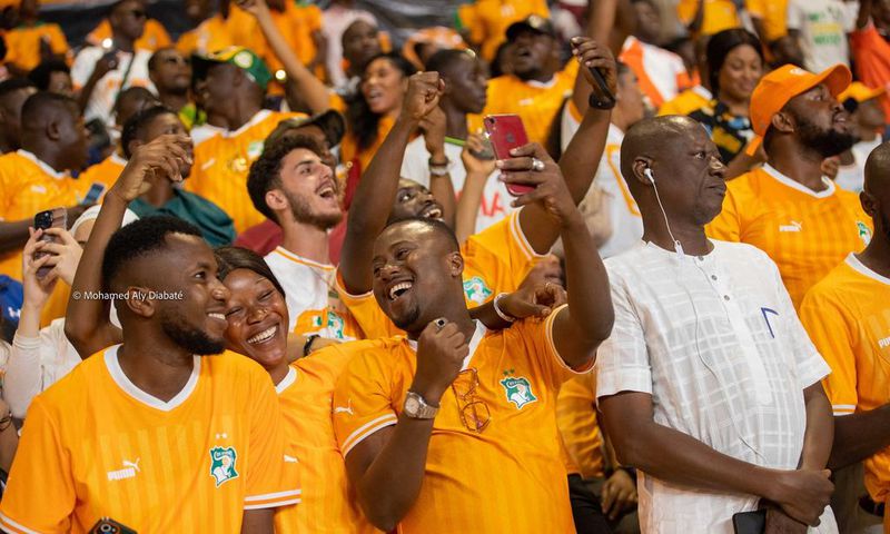 Les Ivoiriens joyeux au stade