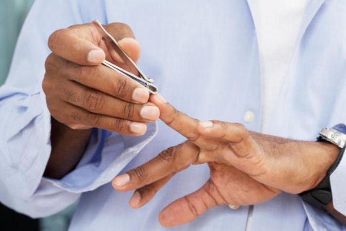 Se couper les ongles