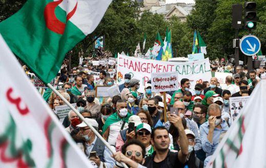 La préfecture de police de Paris interdit les rassemblements liés à l'Algérie