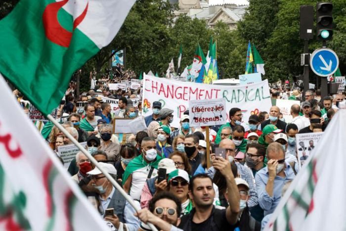 La préfecture de police de Paris interdit les rassemblements liés à l'Algérie