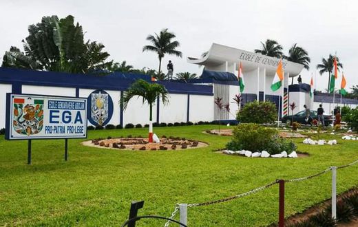 La façade de l'école de gendarmerie