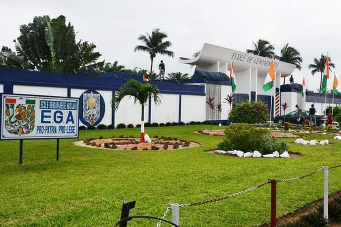 La façade de l'école de gendarmerie