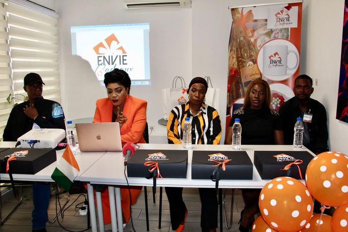 Trouver le Parfait Cadeau de Noël en Ligne avec 'Envie2cadeaux'