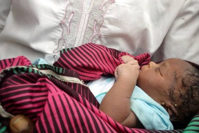 Un nouveau né (Image d'illustration)