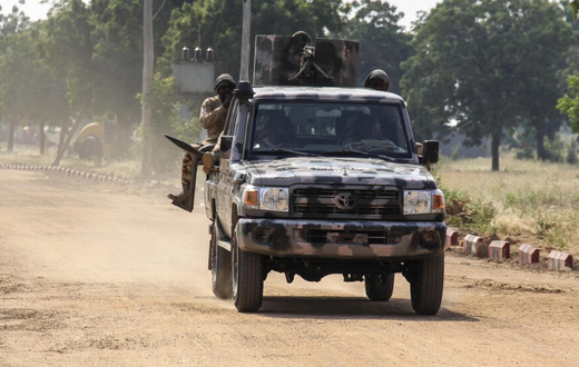 Des-soldats-de-l armée-nigériane-à-bord-d un-véhicule-militaire-à-Ngamdu -au-Nigeria -le-3-novembre-