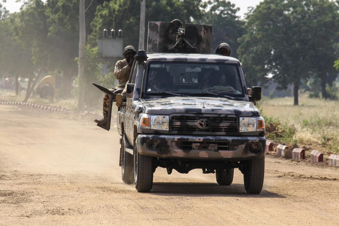 Des-soldats-de-l armée-nigériane-à-bord-d un-véhicule-militaire-à-Ngamdu -au-Nigeria -le-3-novembre-