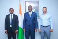 De gauche à droite : le vice-président de Coca-Cola pour l’Afrique, Rodrigue Bila,  le directeur général adjoint du Groupe Carré d’Or, Emile Abi-Aad et le ministre ivoirien du Commerce, de l’industrie et de la promotion des PME, Souleymane Diarrassouba/ Ministère du Commerce, de l’Industrie et de la promotion des PME