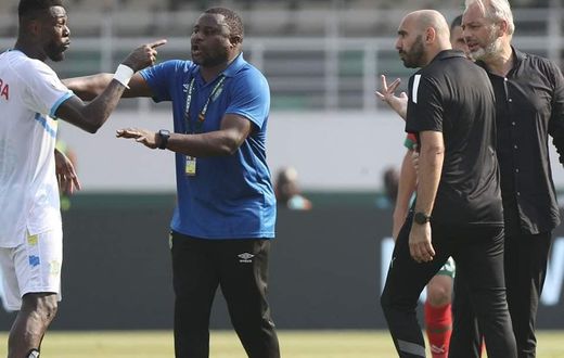 CAN 2023 : Altercation entre Mbemba et Regragui après le match Congo-Maroc