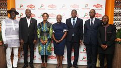 Photo de famille pour le lancement de "A ChezNou PI" de Petro Ivoire