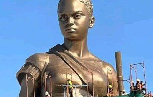 Statue de l'Amazone au Bénin