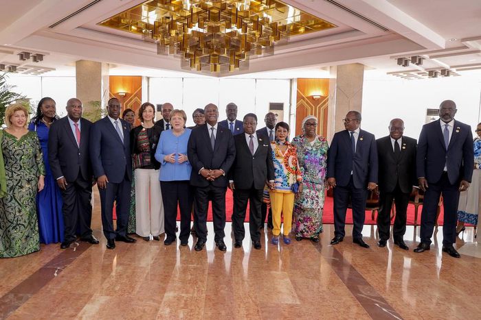 La photo de famille des officielles à la remise de prix Felix Houphouët Boigny
