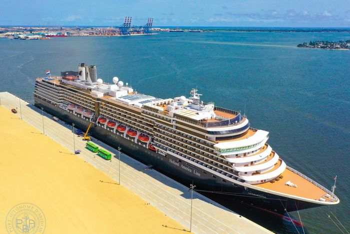 Le ZUIDERDAM au Port Autonome d'Abidjan