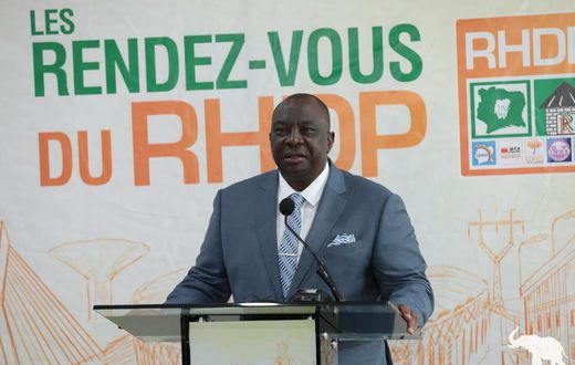 Le porte-parole du RHDP Adjoumani parlant des relations entre la Côte d'Ivoire et le Burkina Faso