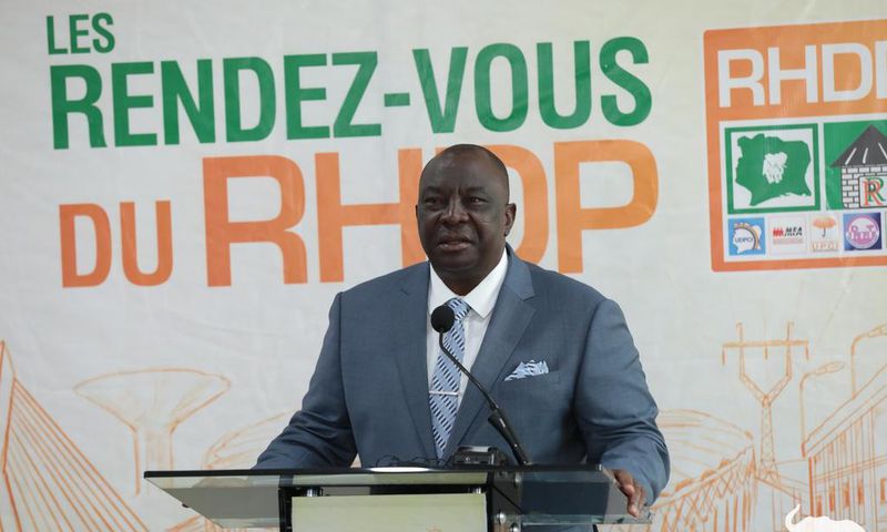 Le porte-parole du RHDP Adjoumani parlant des relations entre la Côte d'Ivoire et le Burkina Faso